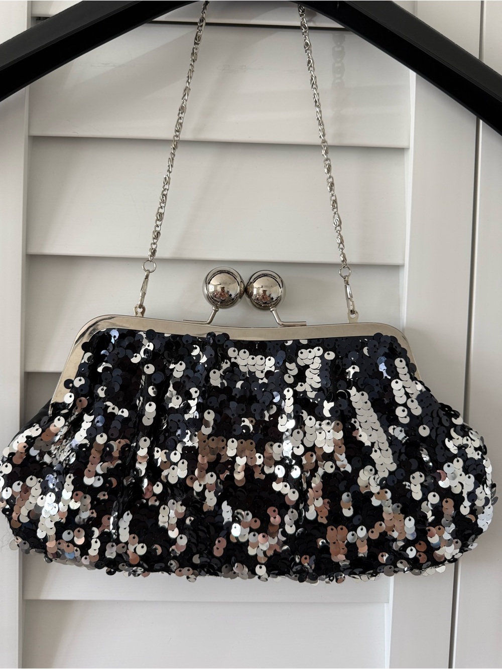 Black & Silver Sequin Kiss Lock Evening Clutch Bag Silver Chain Strap